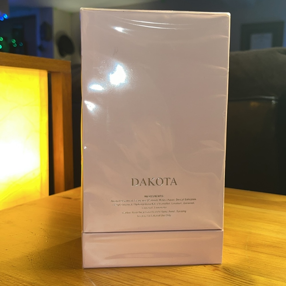 DAKOTA Parfum d’ Elite Natural Spray 100 ml 3.4 fl oz NWT - Picture 4 of 7